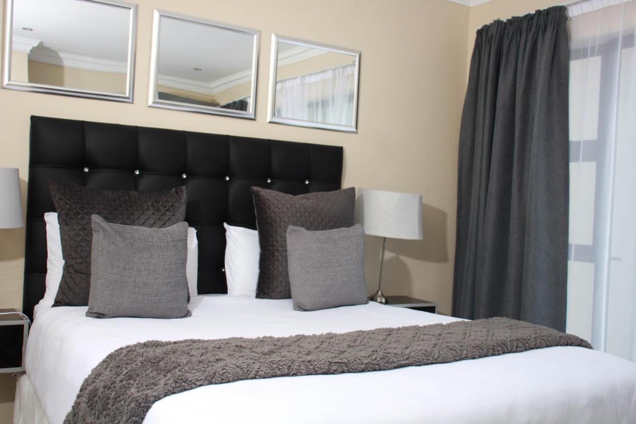 Dineo'S Lodge And Spa Burgersfort Exterior foto