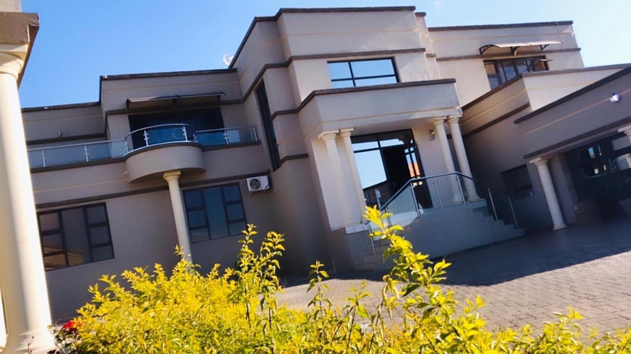 Dineo'S Lodge And Spa Burgersfort Exterior foto