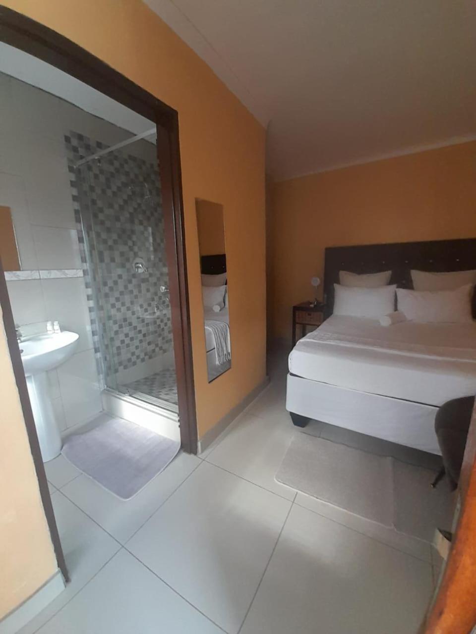 Dineo'S Lodge And Spa Burgersfort Exterior foto