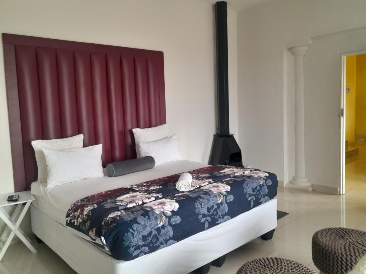 Dineo'S Lodge And Spa Burgersfort Exterior foto