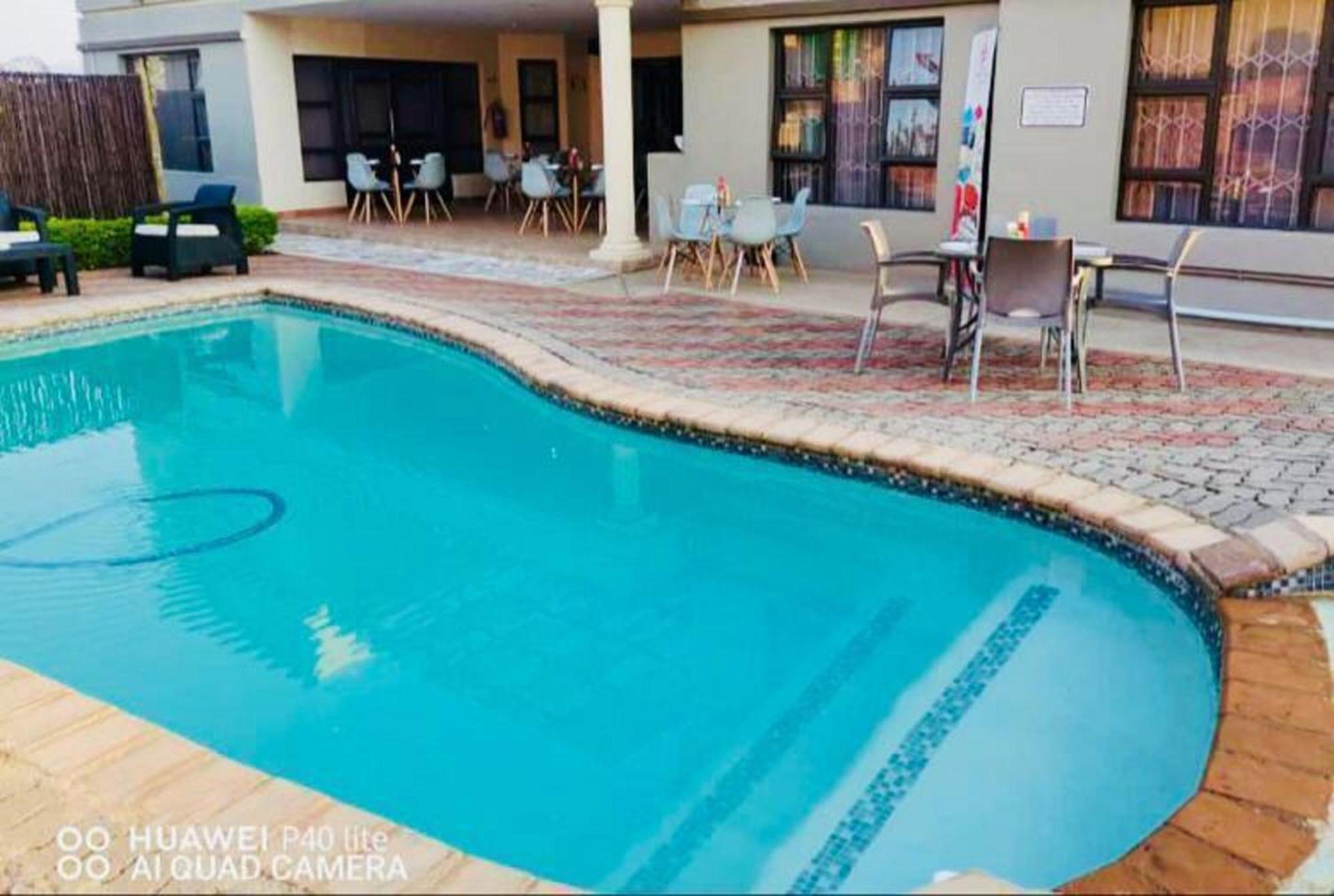 Dineo'S Lodge And Spa Burgersfort Exterior foto